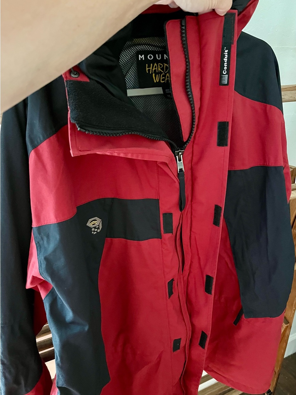 Mountain Hardwear Men’s Red and Black Waterproof Hooded Snow Jacket - Picture 6 of 13